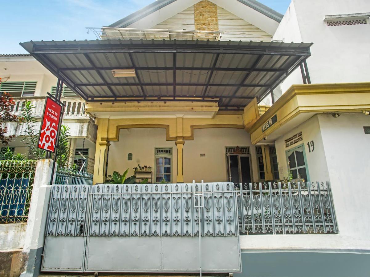 Oyo 90771 Mess 19 Syariah Otel Bandar Lampung Dış mekan fotoğraf