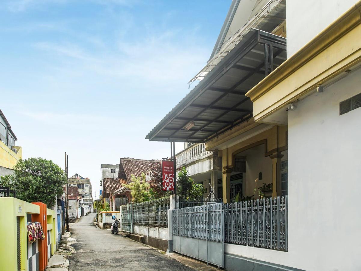 Oyo 90771 Mess 19 Syariah Otel Bandar Lampung Dış mekan fotoğraf